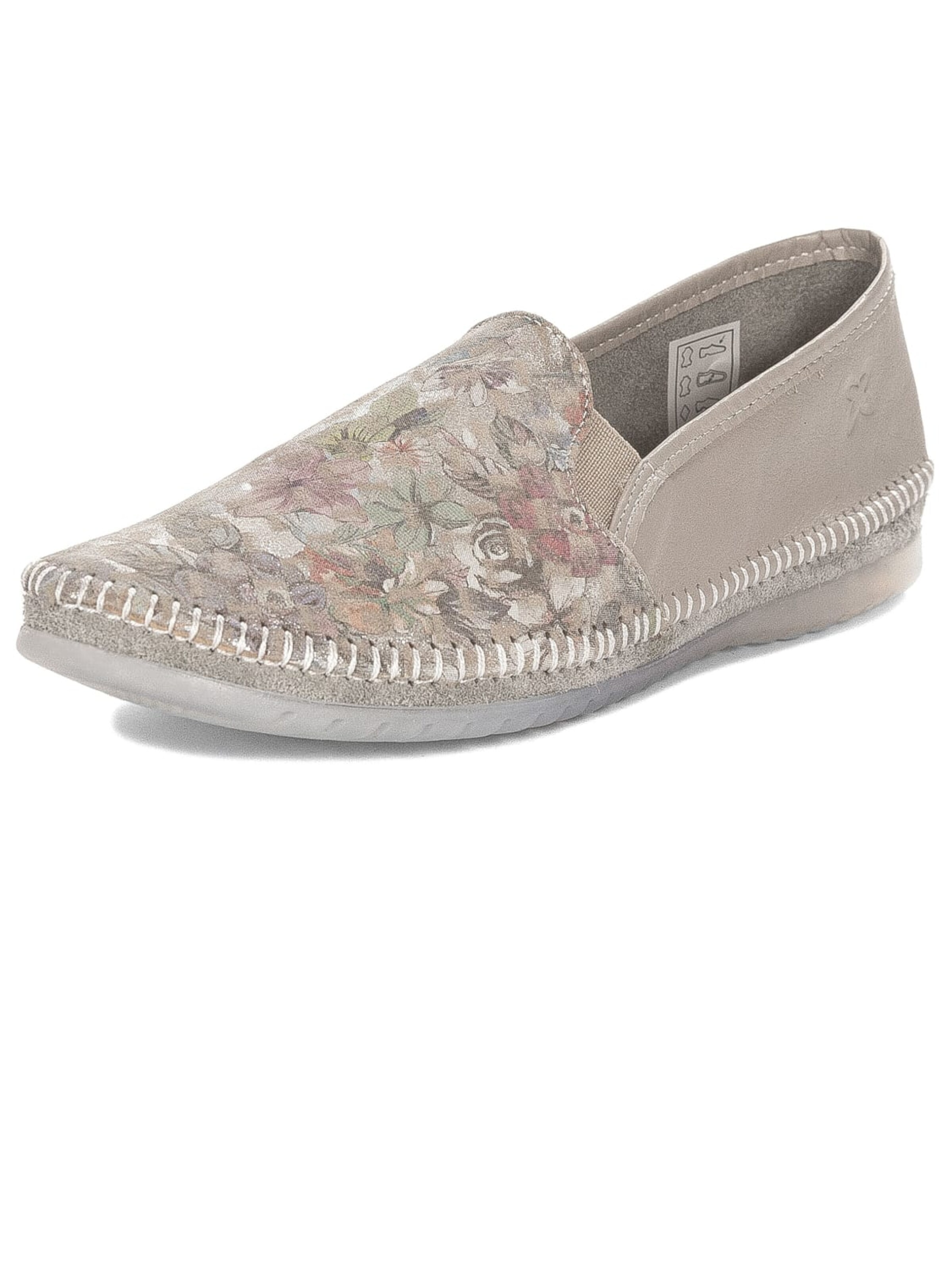 Maciejka Classic Flats in Beige: front
