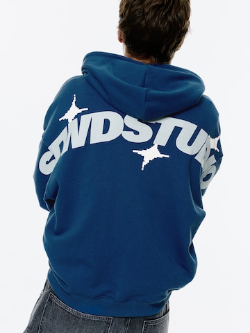 Sweat-shirt 'STWD STUDIO' Pull&Bear en bleu : devant