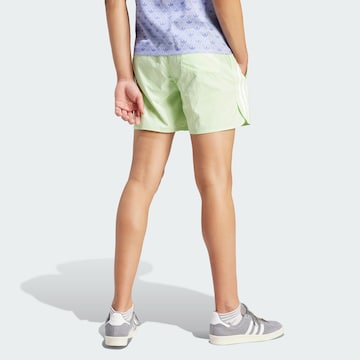 žalia ADIDAS ORIGINALS Standartinis Kelnės 'Adicolor Classics Sprinter'