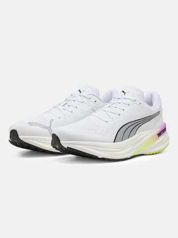 Chaussure de course 'Magnify Nitro 2' PUMA en blanc