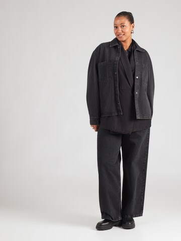 Bluză 'CARJOANNA' de la ONLY Carmakoma pe negru