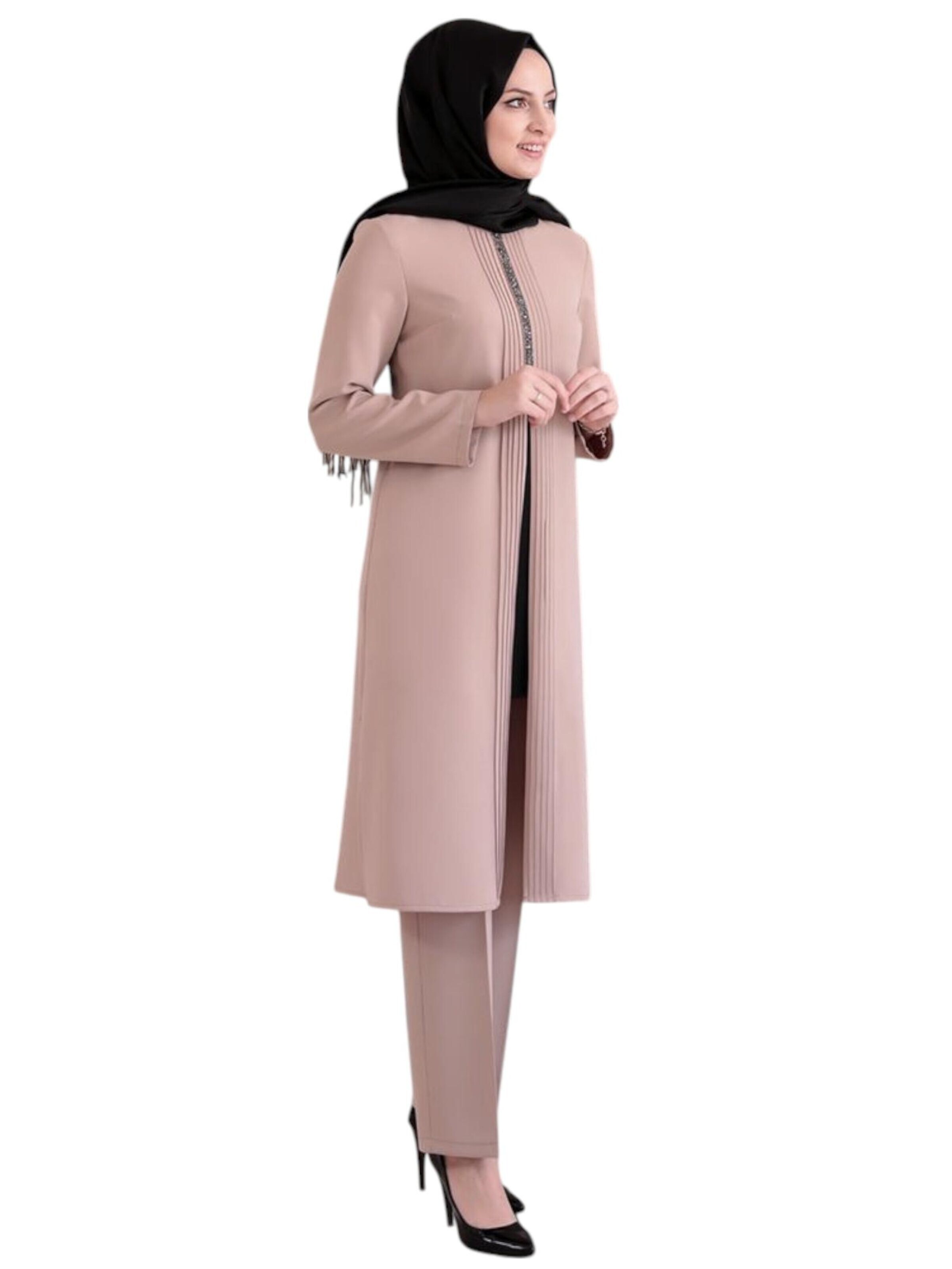 fashionshowcase - Traje de pantalón 'NAZAN' en beige