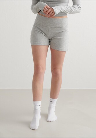 Aim'n Loosefit Sportbroek 'Ease' in Grijs: voorkant