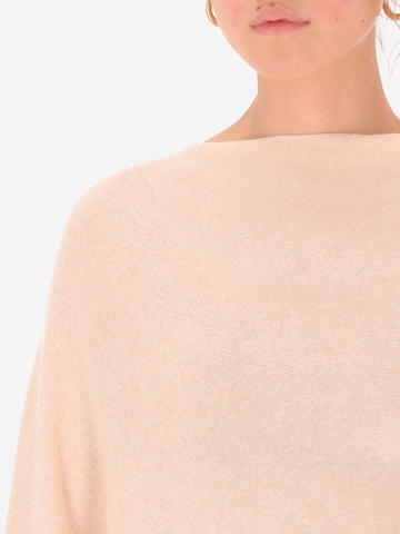 Distretto12 Cape in Beige