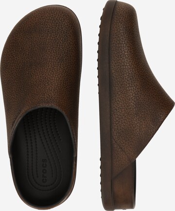 Crocs - Zapatos abiertos en marrón