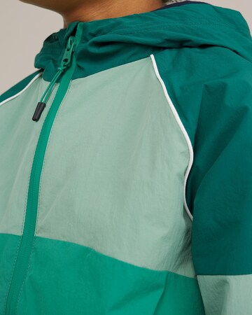 WE Fashion Övergångsjacka i grön