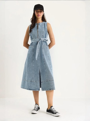 Abito di Bianco Lucci in blu