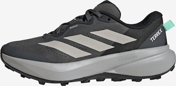 ADIDAS TERREX Běžecká obuv 'Tracefinder Plus' – šedá: přední strana