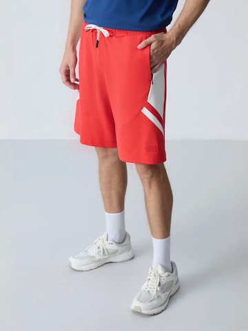 Tommy Life Regular Trousers in Red