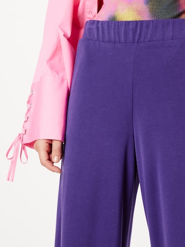 Monki - Pierna ancha Pantalón en lila