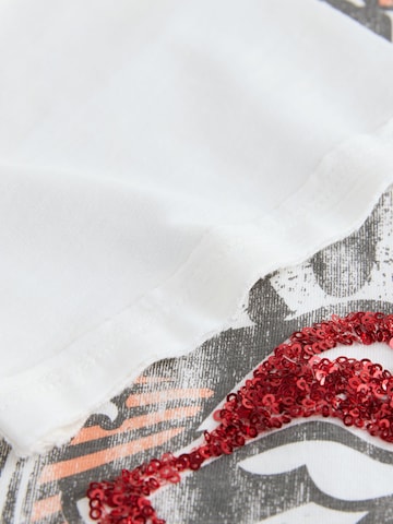 T-Shirt Next en blanc