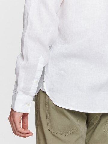 balta TIMBERLAND Priglundantis modelis Marškiniai