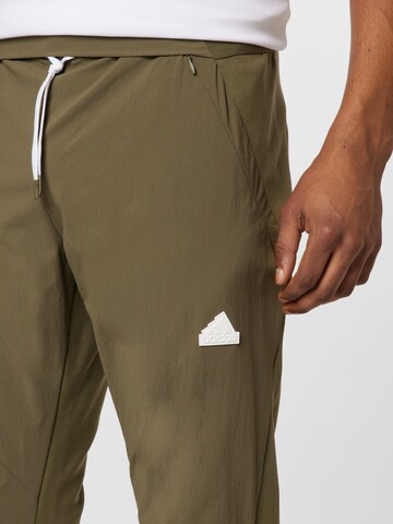 Tapered Pantaloni sportivi 'Designed 4 Gameday' di ADIDAS SPORTSWEAR in verde