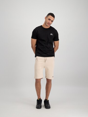 ALPHA INDUSTRIES Regular Shorts in Weiß