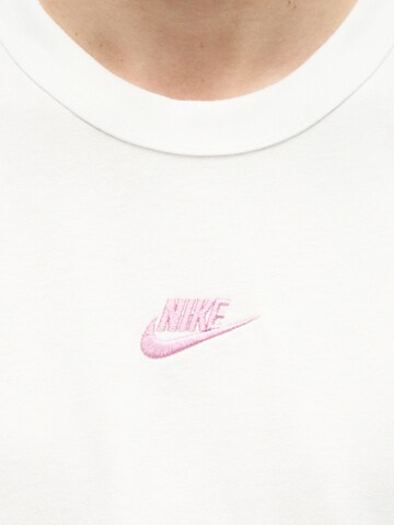 T-Shirt 'PREM ESS' Nike Sportswear en blanc