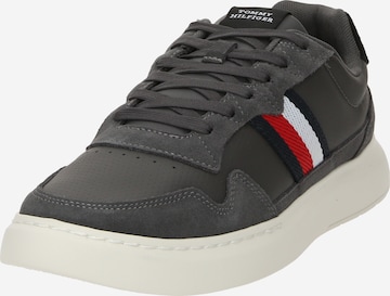 Sneaker low de la TOMMY HILFIGER pe gri: față