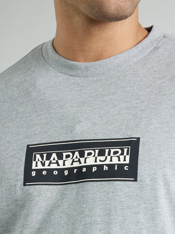 NAPAPIJRI T-shirt i grå