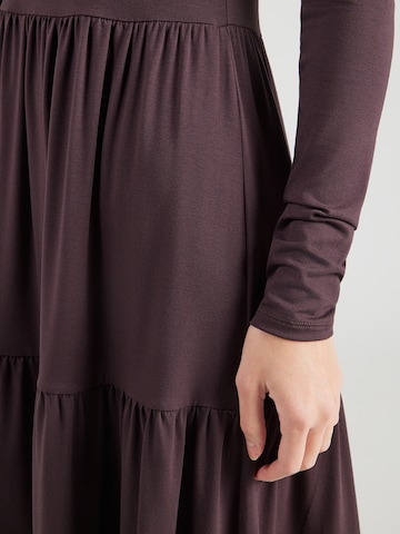 Rochie 'Jill' de la ABOUT YOU pe maro