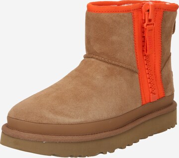 Boots 'CLASSIC' UGG en marron : devant