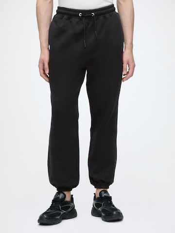 KARL LAGERFELD JEANS Tapered Housut värissä musta: etupuoli