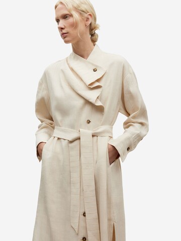 Cappotto estivo di Adolfo Dominguez in beige