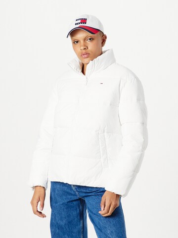 Tommy Jeans Zimní bunda – bílá: přední strana
