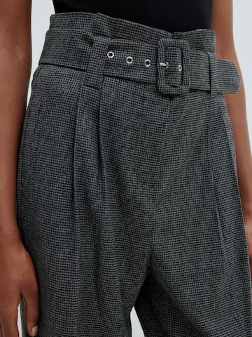 Regular Pantalon à pince 'Mya' EDITED en gris