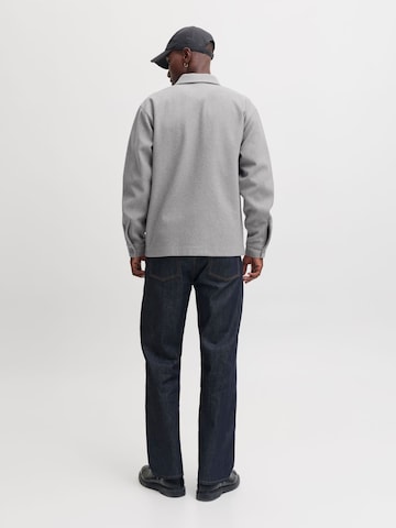 JACK & JONESRegular Fit Prijelazna jakna 'JJERegent' - siva boja