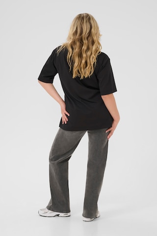 Tricou 'Jenna' de la KAFFE CURVE pe negru