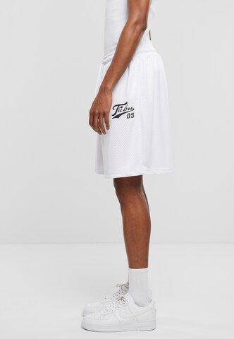 FUBU Loosefit Shorts in Weiß