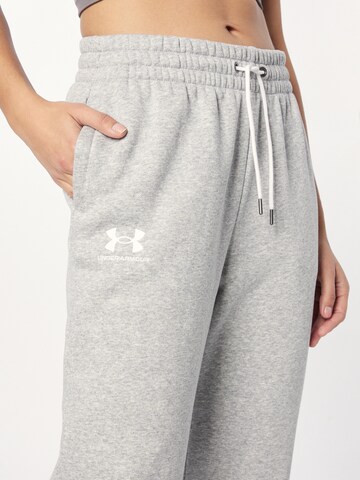 UNDER ARMOUR Zúžený Sportovní kalhoty 'Essential' – šedá