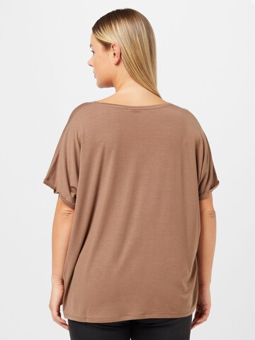 Vero Moda Curve T-shirt 'AYA' i brun