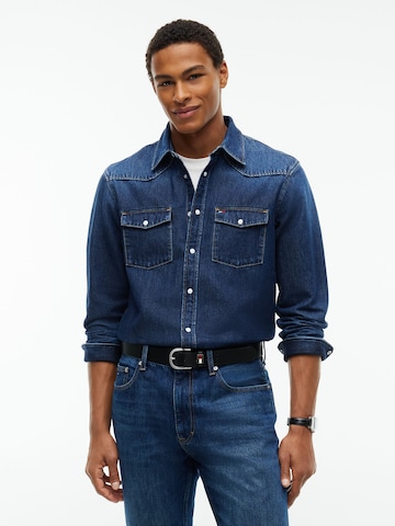 Tommy Jeans Regular fit Button Up Shirt in Blue: front