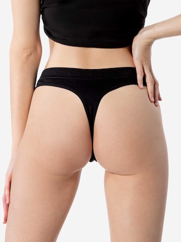 String Yenita en noir
