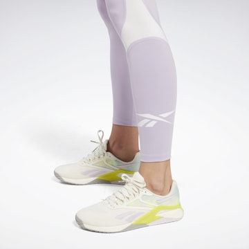 ReebokSkinny Sportske hlače 'Vector' - ljubičasta boja