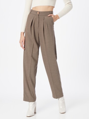 LA STRADA UNICA Regular Pleat-Front Pants 'VASTO' in Brown: front