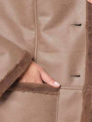 Goldner Übergangsjacke in Beige