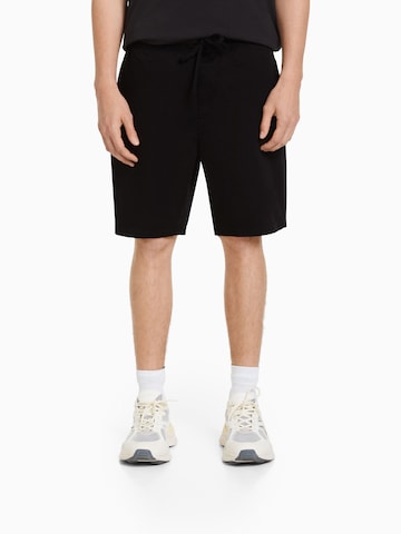 Bershka Regular Shorts in Schwarz: predná strana