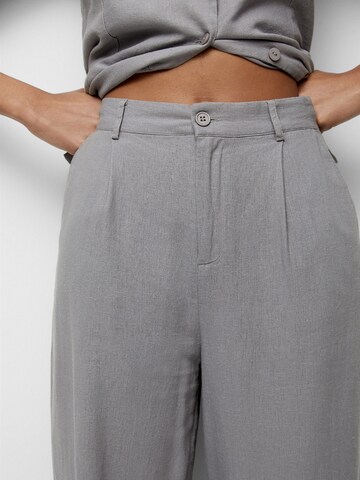 regular Pantaloni con pieghe di Pull&Bear in grigio
