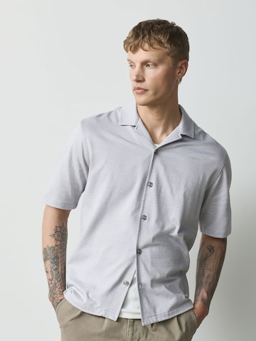 Regular fit Camicia di Next in grigio: frontale