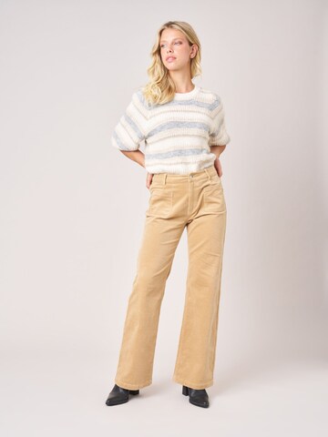 Bootcut Pantalon Deeluxe en beige