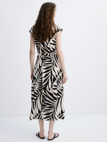 Rochie tip bluză 'Apple' de la MANGO pe negru