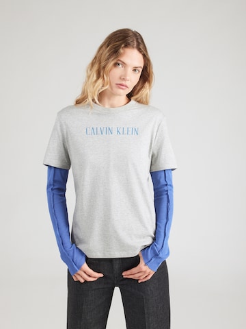Calvin Klein Jeans Футболка в Серый: спереди