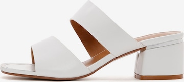 Derimod Mule in White: front