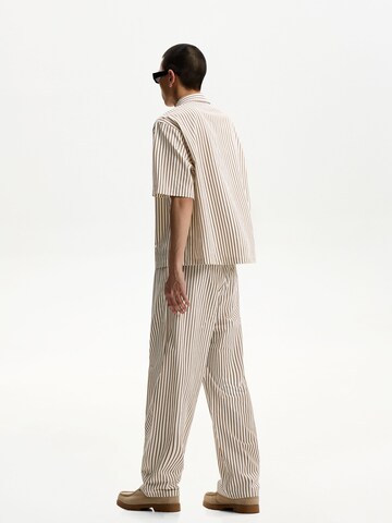 Comfort fit Camicia di Bershka in marrone