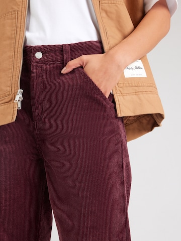 Loosefit Pantaloni di Carhartt WIP in lilla