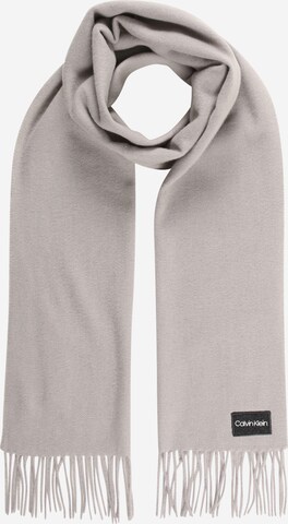 Calvin Klein - Chal en gris: frente