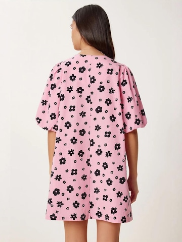 Happiness İstanbul Kleid in Pink