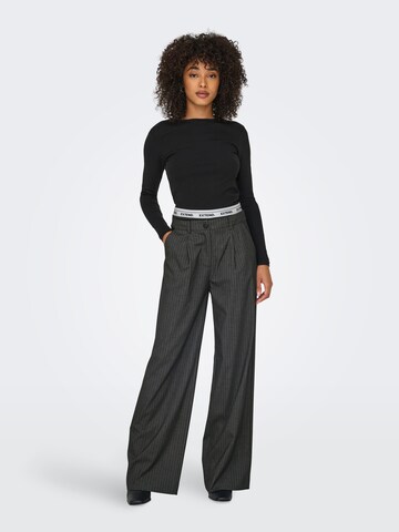 ONLY - Pierna ancha Pantalón plisado 'ONLNoelia' en gris