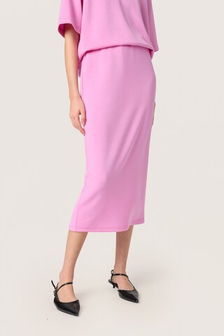 SOAKED IN LUXURY Rok 'Ellan' in Roze: voorkant